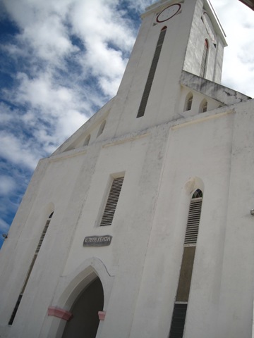l'EEEEglise... l’EEEEglise…