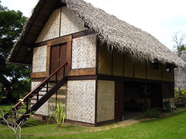 La maison du jouir et ses maximes: “soyez amoureuses et vous serez heureuse” et “ soyez mystérieuse et vous serez heureuse” La maison du jouir et ses maximes: “soyez amoureuses et vous serez heureuse” et “ soyez mystérieuse et vous serez heureuse”