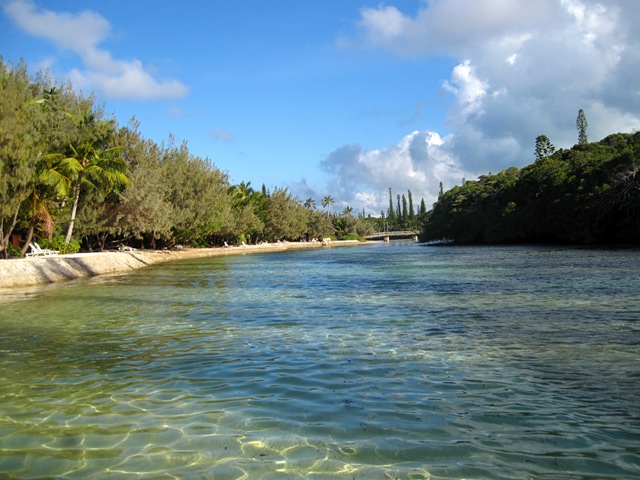 bras de mer conduisant à la piscine naturelle... mieux vaut attendre la marée haute! bras de mer conduisant à la piscine naturelle… mieux vaut attendre la marée haute!