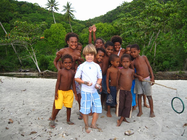 Oscar ravi de s'afficher avec ses amis Papous IMG_3786