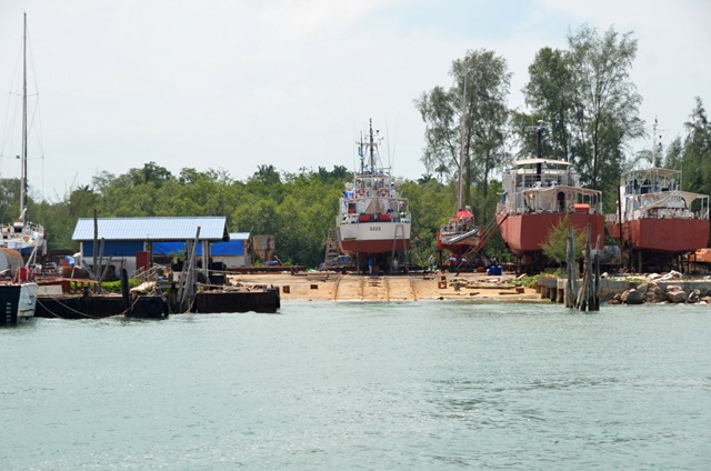 Chantier naval Endau Malaysia ONE_6910